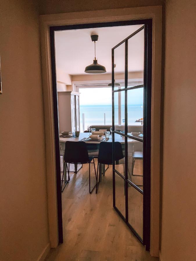 Genieten Van De Vlaamse Kust Met Prachtig Zeezicht De Haan Eksteriør billede