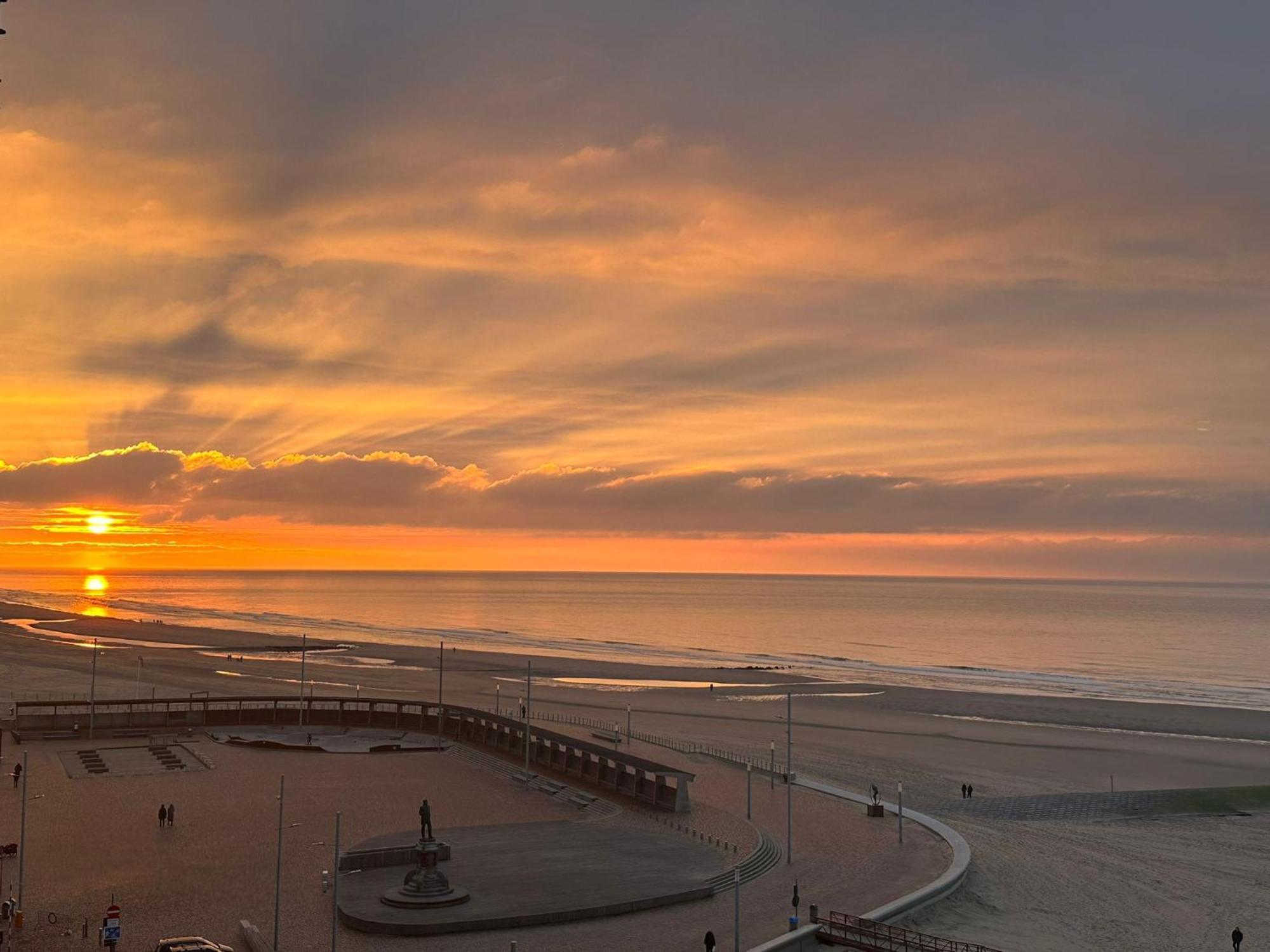 Genieten Van De Vlaamse Kust Met Prachtig Zeezicht De Haan Eksteriør billede